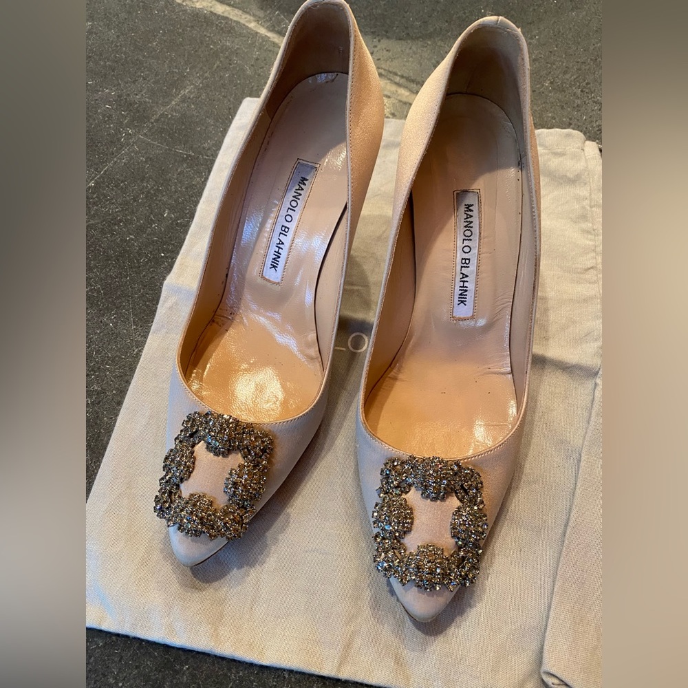 Manolo Blahnik Hangisi 90mm Embellished Satin Wedding Pumps (Worn twice) 38.5